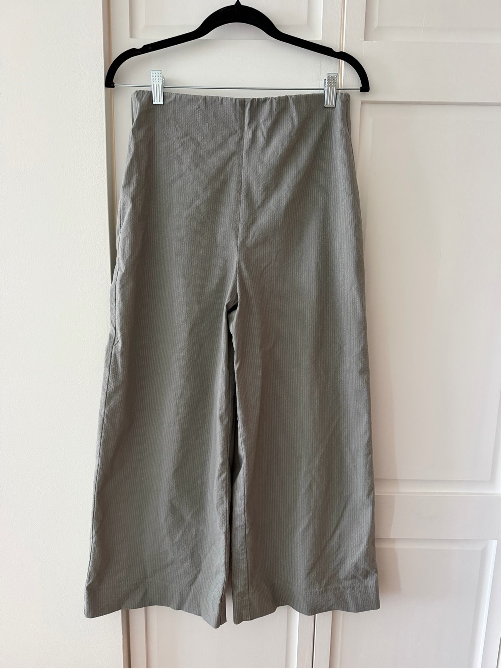 Grey Pinstripe High-Rise Wide Leg Elastic Waist Cropped Pants Like new - Picture 3 of 11